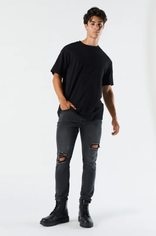 Jean en denim ajusté d'aspect usé délavé noir sold by Urban Planet