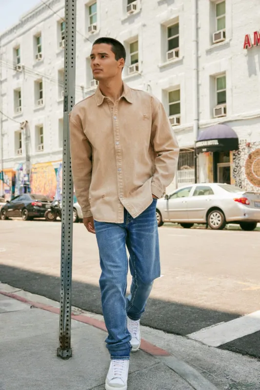 Jean ajusté en denim extensible sold by Urban Planet