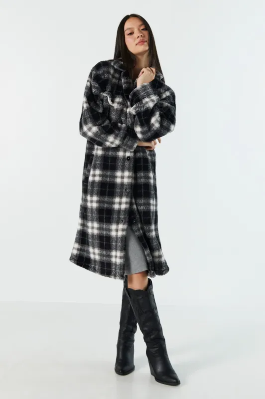 Blouson long en Sherpa à carreaux sold by Urban Planet