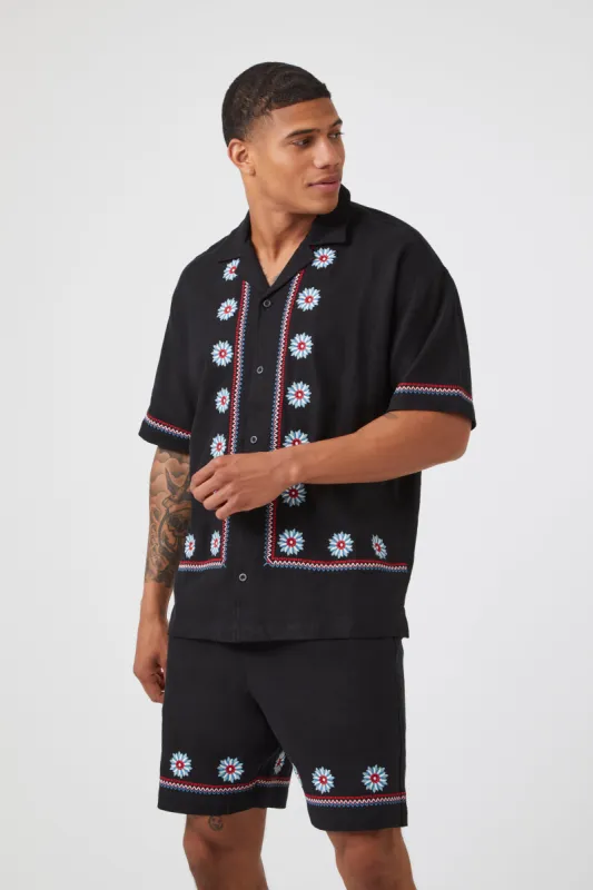 Haut boutonné avec motif floral brodé sold by Urban Planet