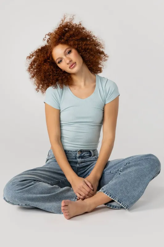 T-shirt ultracourt côtelé à encolure en V sold by Urban Planet