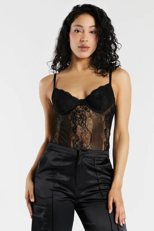 Maillot bustier en dentelle avec décolleté en coeur sold by Urban Planet