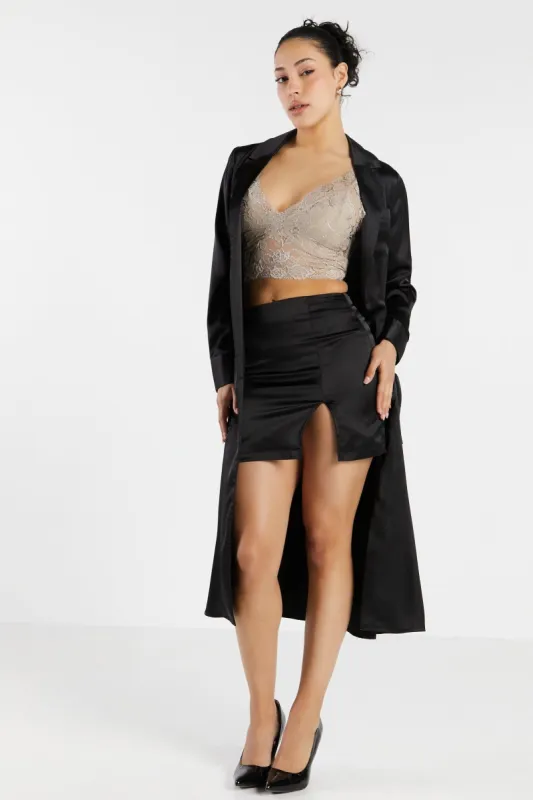Minijupe en satin avec fente sold by Urban Planet