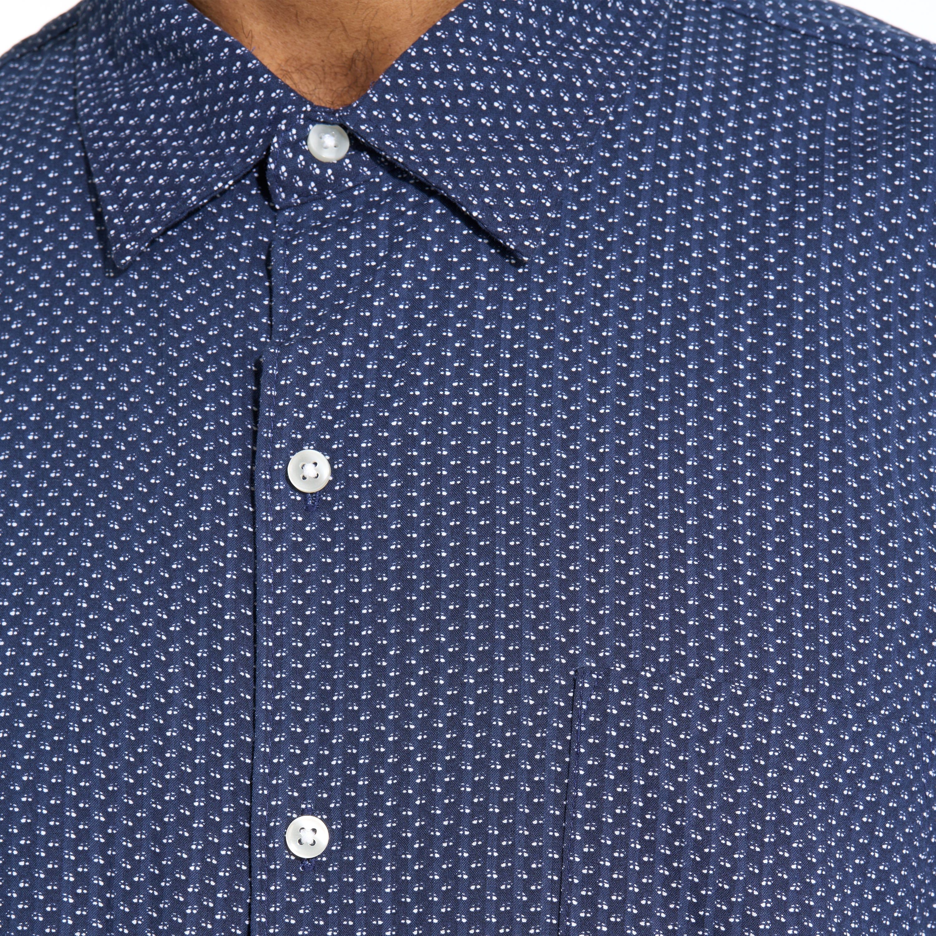 Weekend Camp Short Sleeve Shirt Seersucker Print Regular Fit sold by Van Heusen product image thumbnail 3