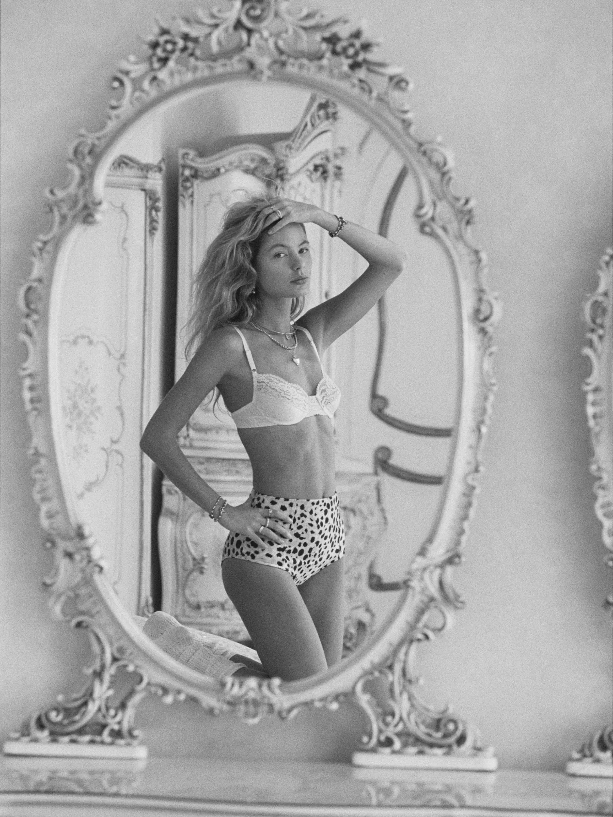 The Evelyn Necklace sold by Vanessa Mooney product image thumbnail 3