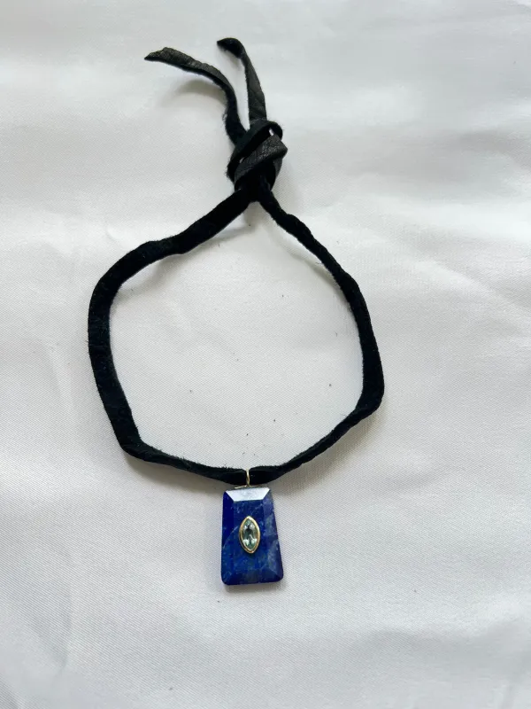 The Stone Choker sold by Vanessa Mooney