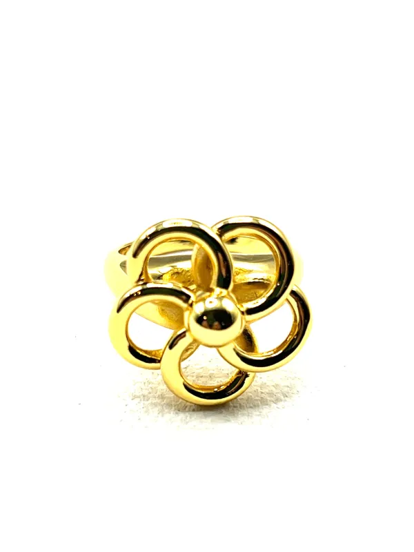 The Daisy Ring made by Vanessa Mooney