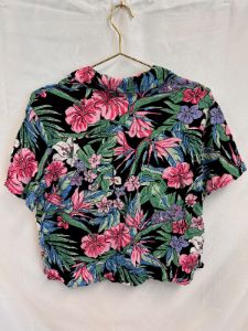 VINTAGE: Wild Fable Cropped Hawaiian Button Down Mom Shirt, Made in Indonesia sold by Vanessa Mooney