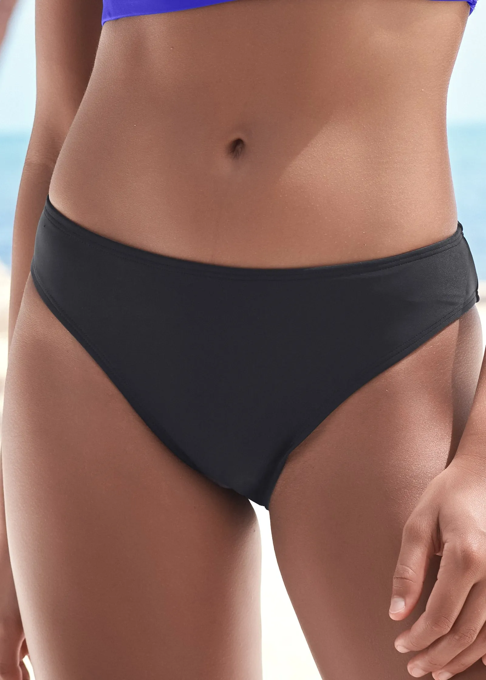 Mid-Rise Bottom - Black Beauty sold by VENUS product image thumbnail 3