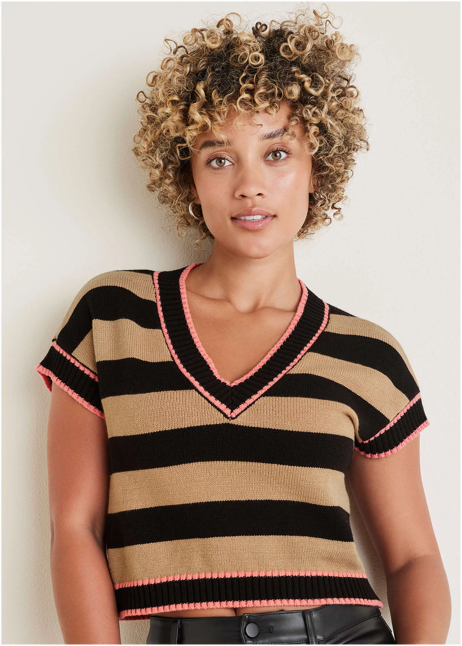 Prep sweater vest - Black & Tan sold by VENUS product image thumbnail 4