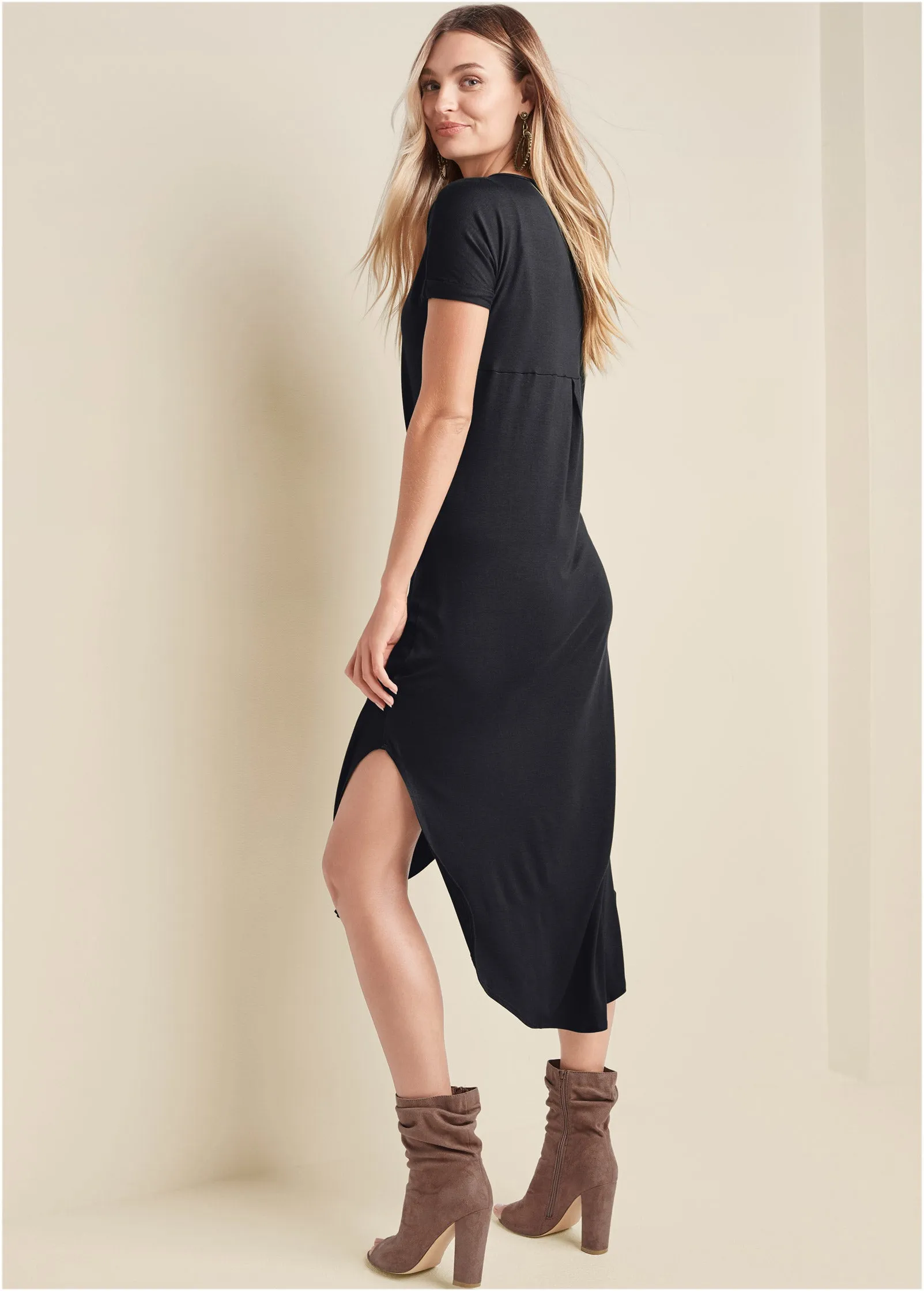 Casual T-Shirt Maxi Dress - Black sold by VENUS product image thumbnail 2