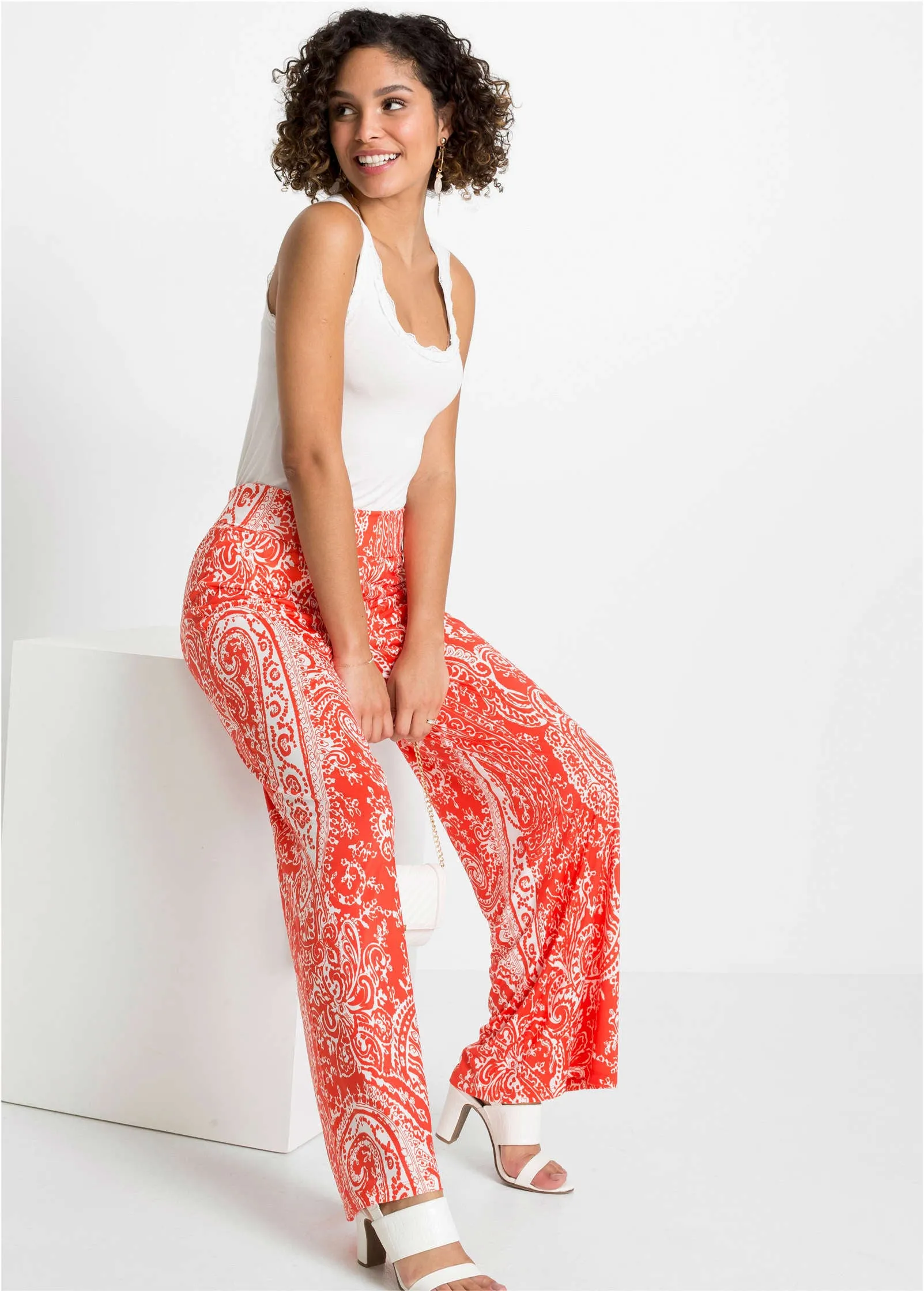 Pack Of 2 Lace Trim Tanks - Black & White sold by VENUS