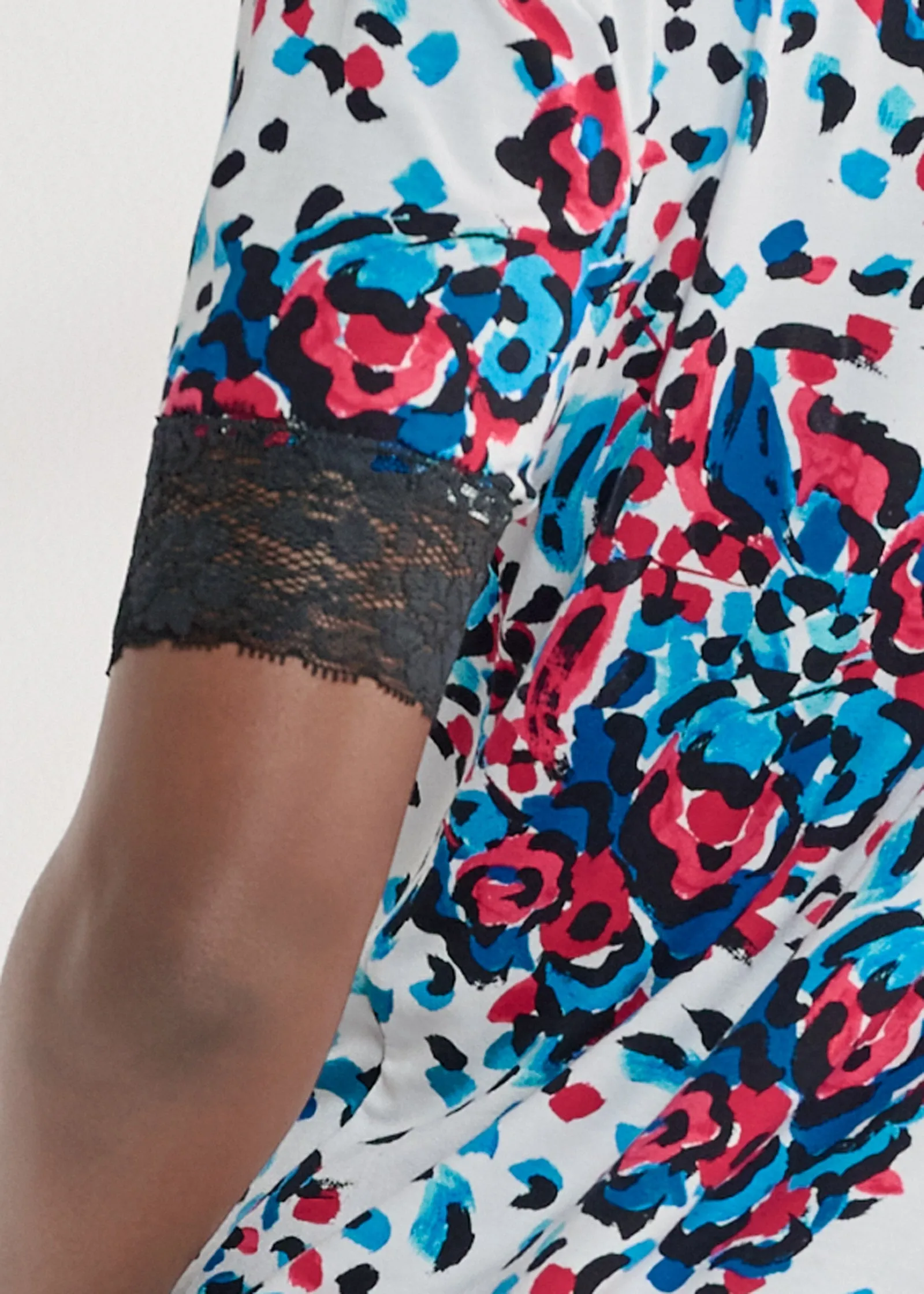 Tee And Pants Pajama Set - Bloom Beauty sold by VENUS product image thumbnail 4