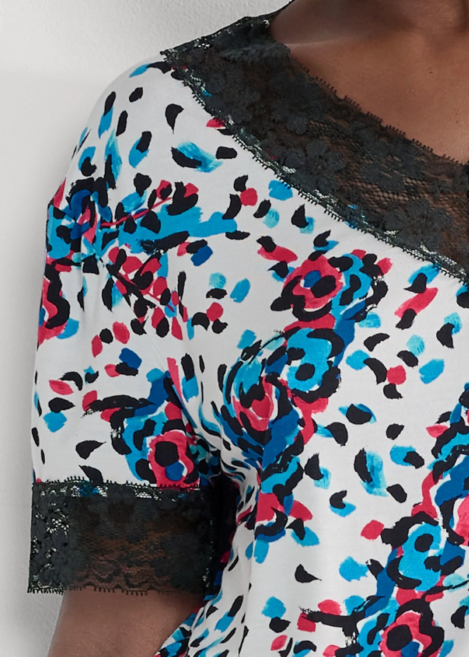 Tee And Pants Pajama Set - Bloom Beauty sold by VENUS product image thumbnail 3