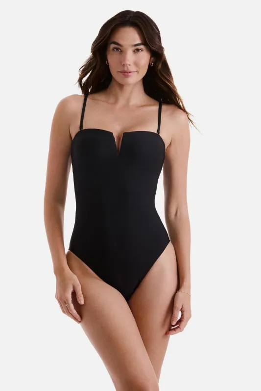 Finn One Piece - Black sold by VENUS