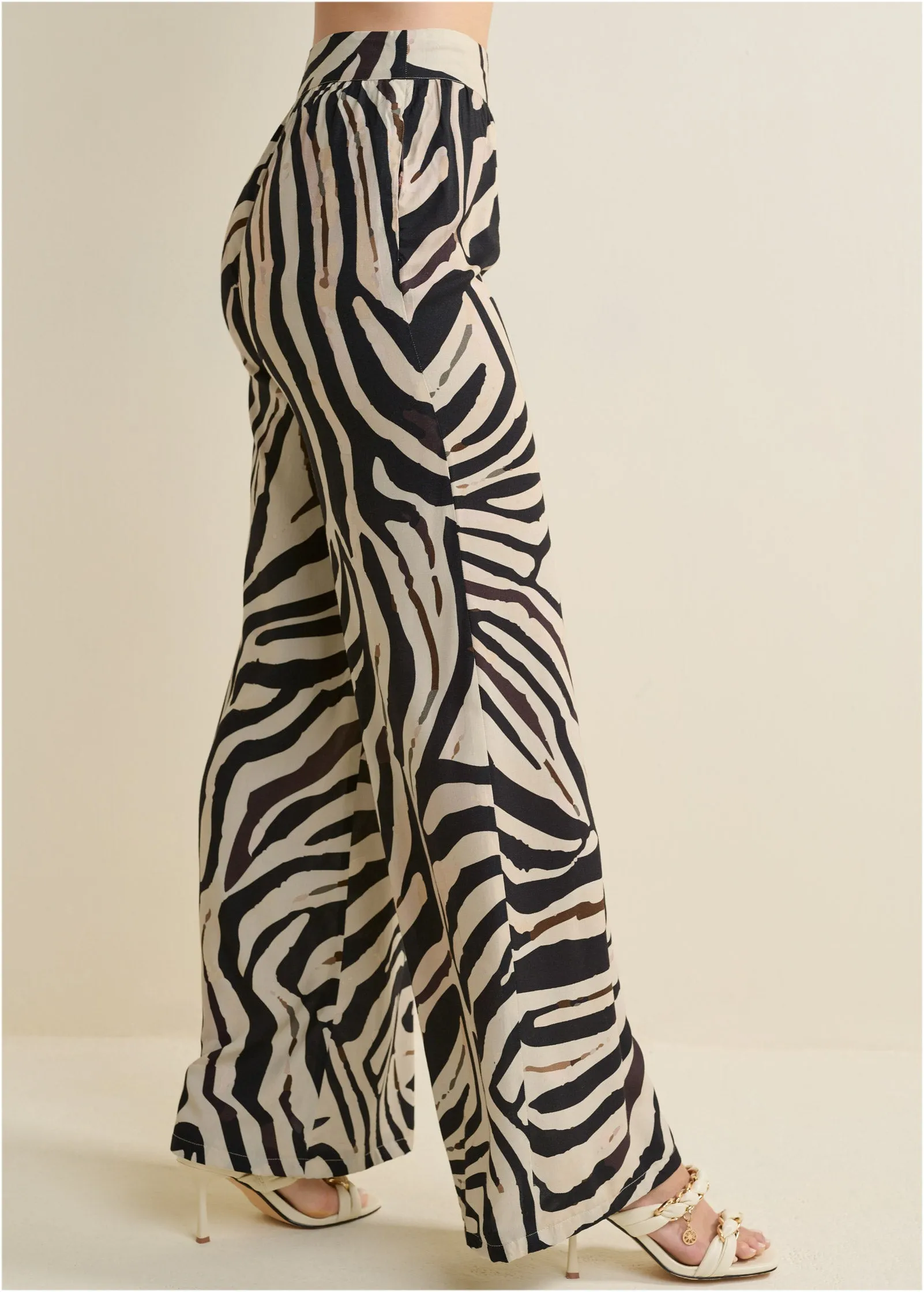 High-Waist Wide Leg Pants - Black & Natural sold by VENUS product image thumbnail 3