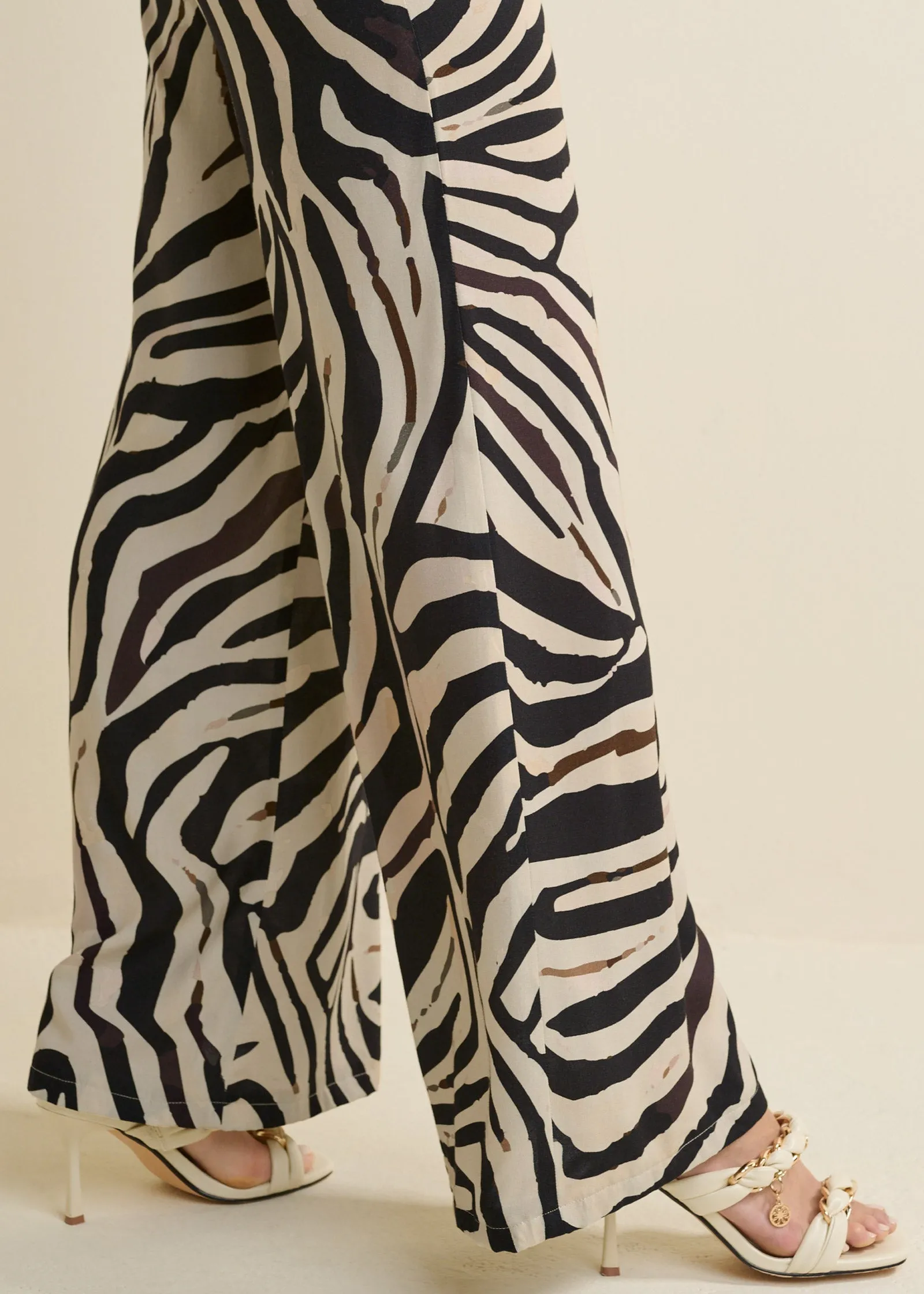 High-Waist Wide Leg Pants - Black & Natural sold by VENUS product image thumbnail 5