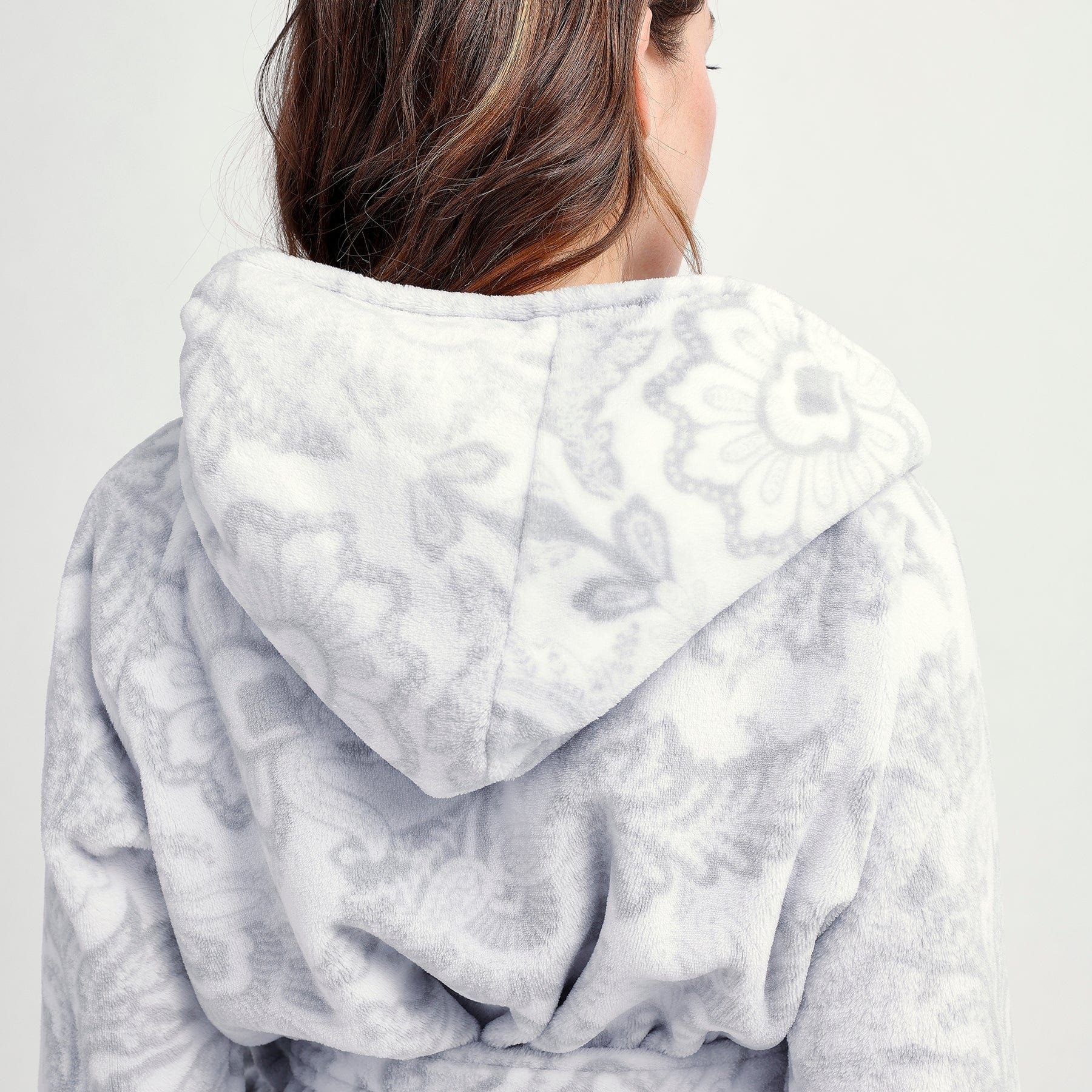 Plush Fleece Robe sold by Vera Bradley product image thumbnail 4