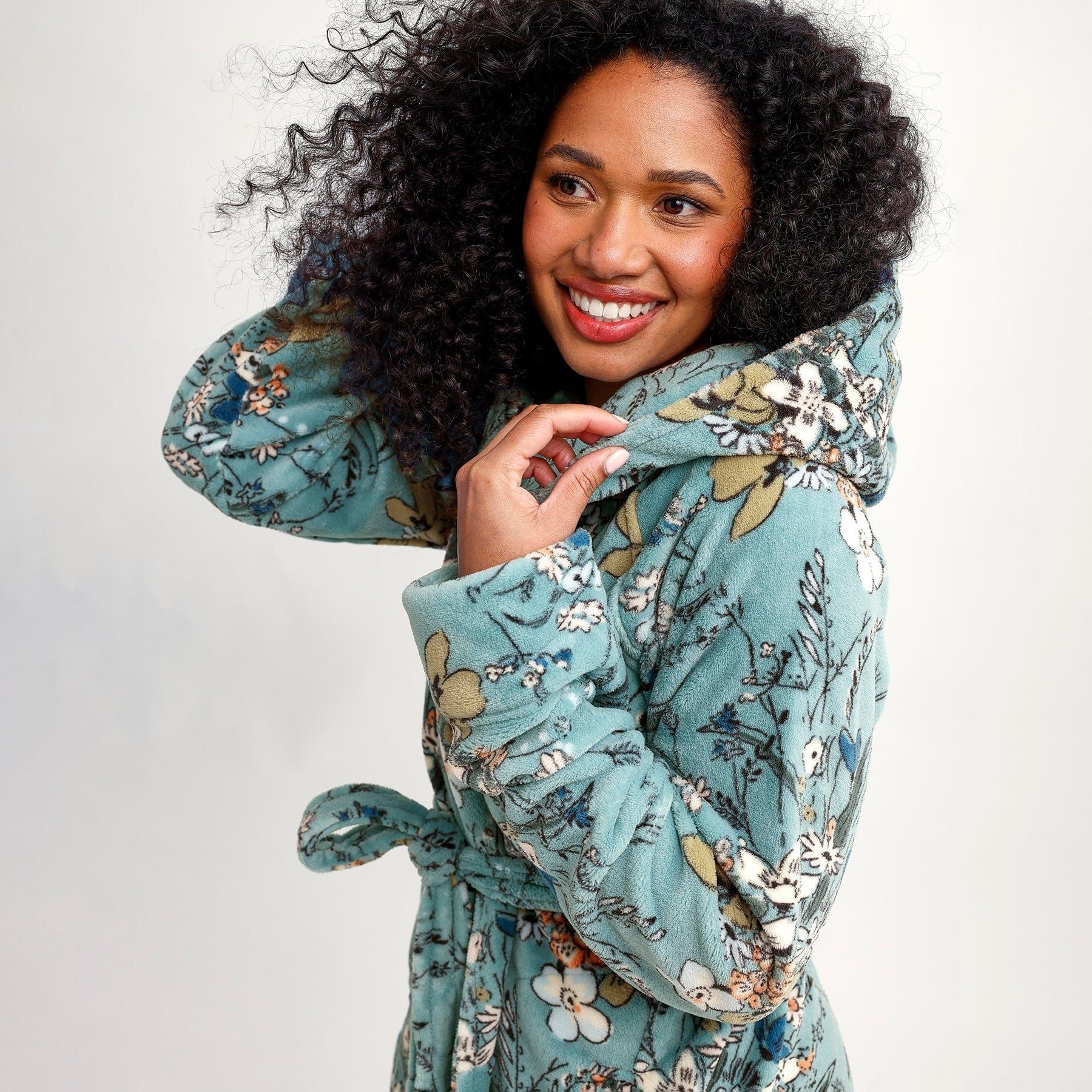 Plush Fleece Robe sold by Vera Bradley product image thumbnail 4