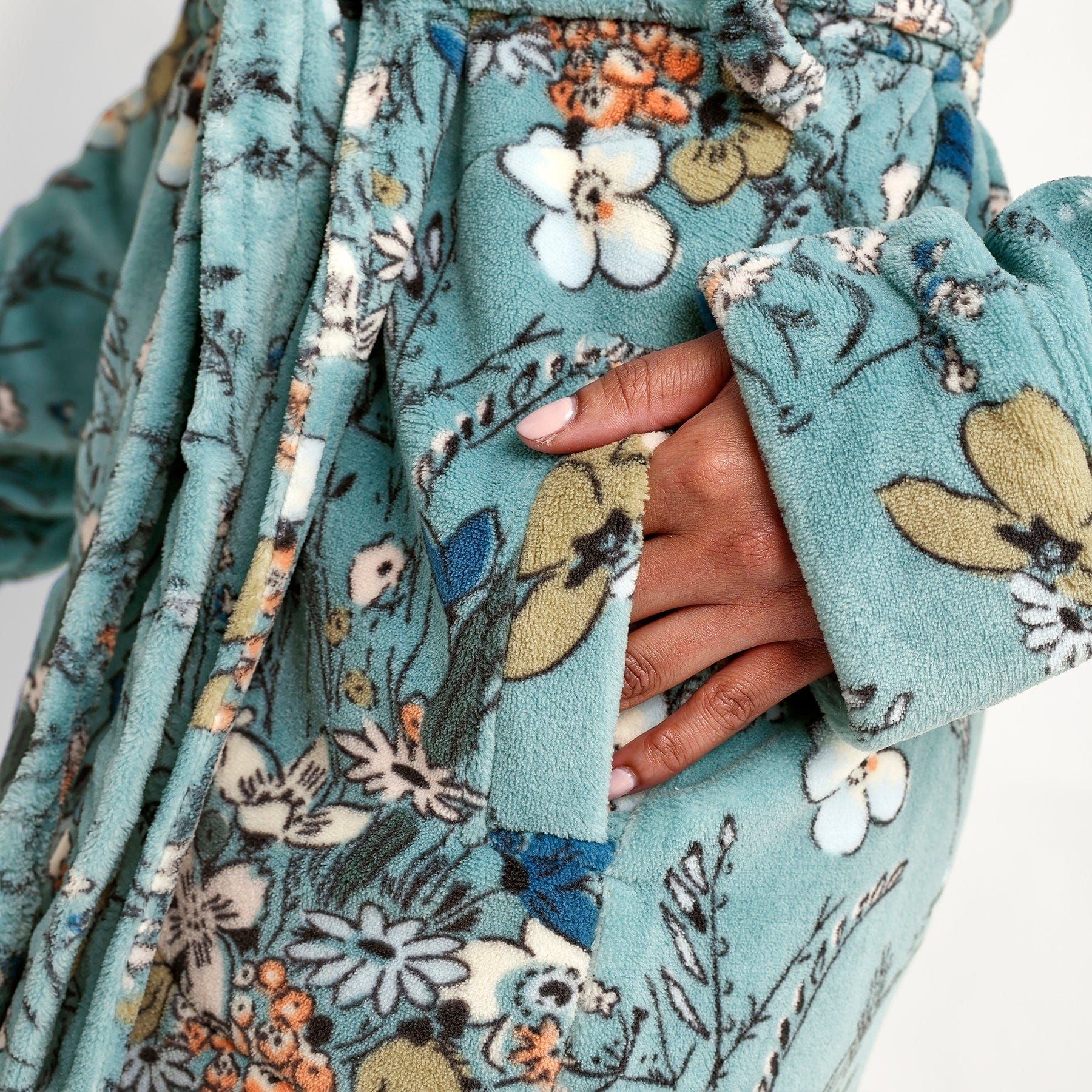 Plush Fleece Robe sold by Vera Bradley product image thumbnail 2