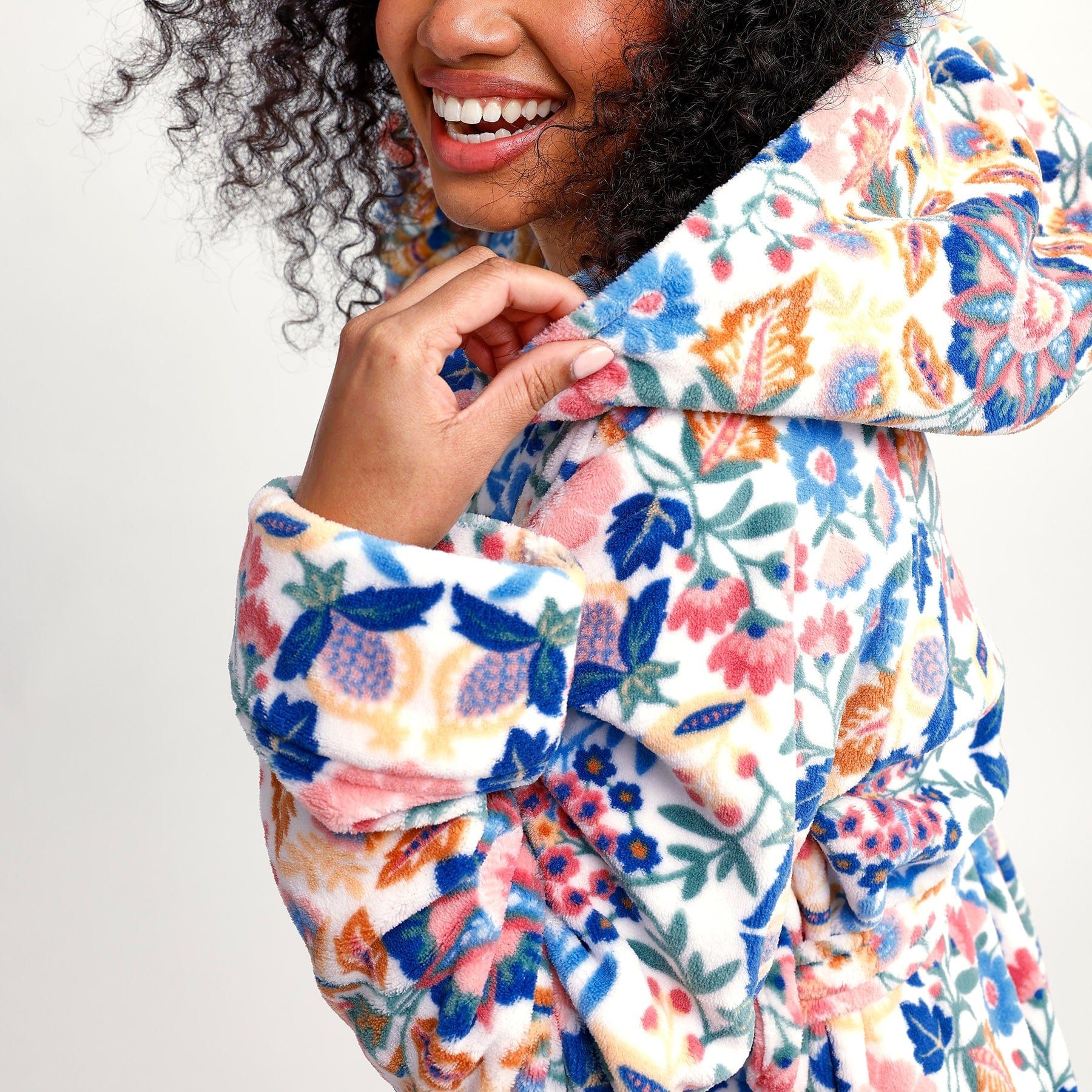 Plush Fleece Robe sold by Vera Bradley product image thumbnail 3