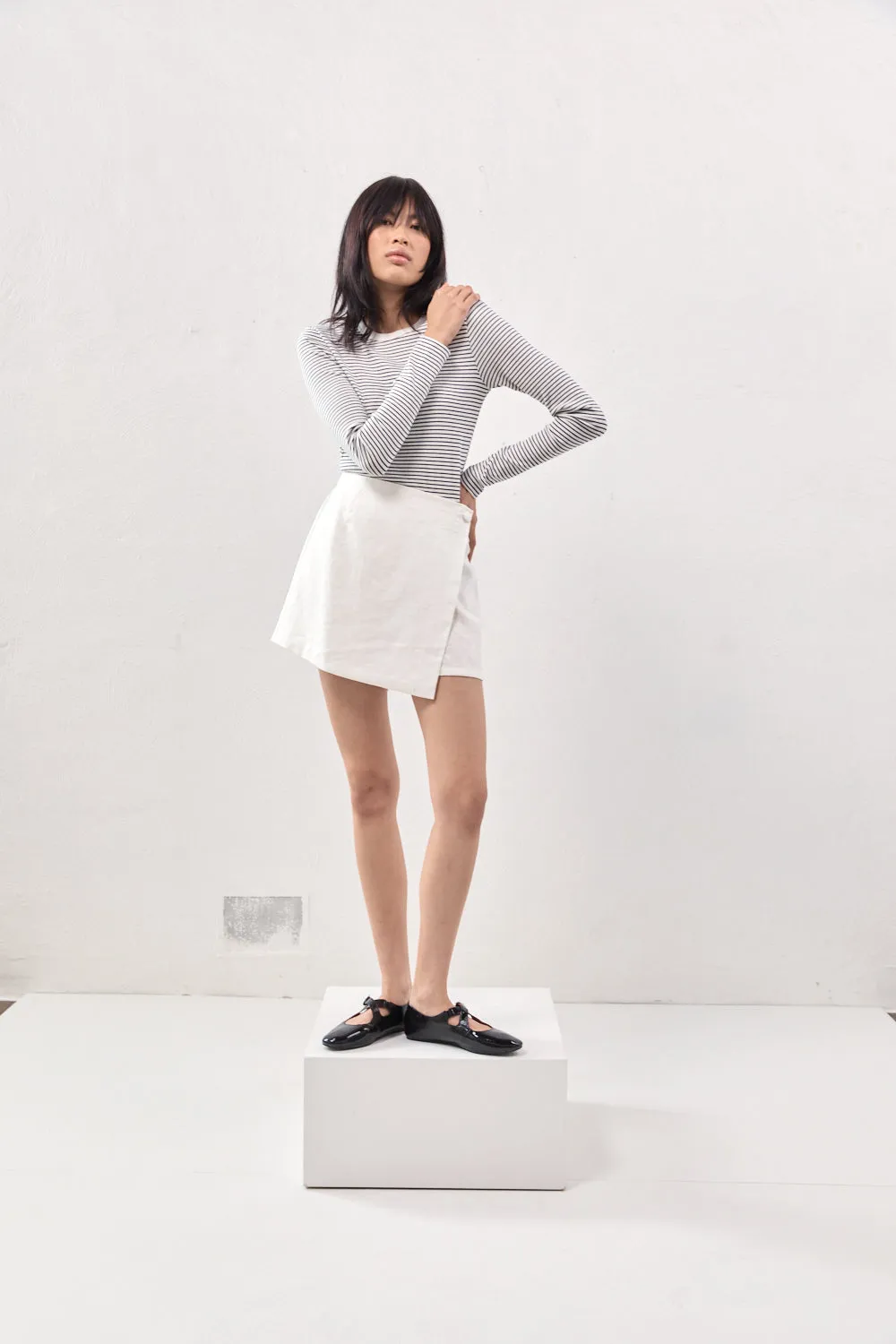 Jardin Linen Mini Skort White sold by Verge Girl product image thumbnail 2