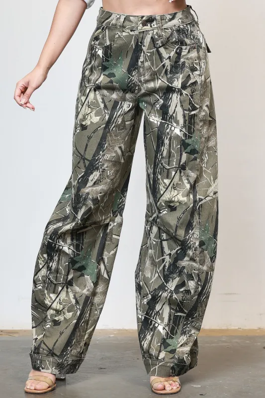 [XPT657] Camo Barrel Jeans sold by Vibrant