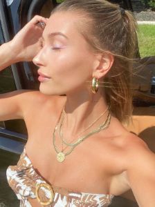 Hailey Bieber - Herringbone Chain sold by Victoria Emerson