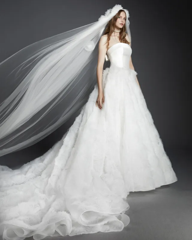 VRM413V - TULLE ROSE VEIL sold by Viktor & Rolf