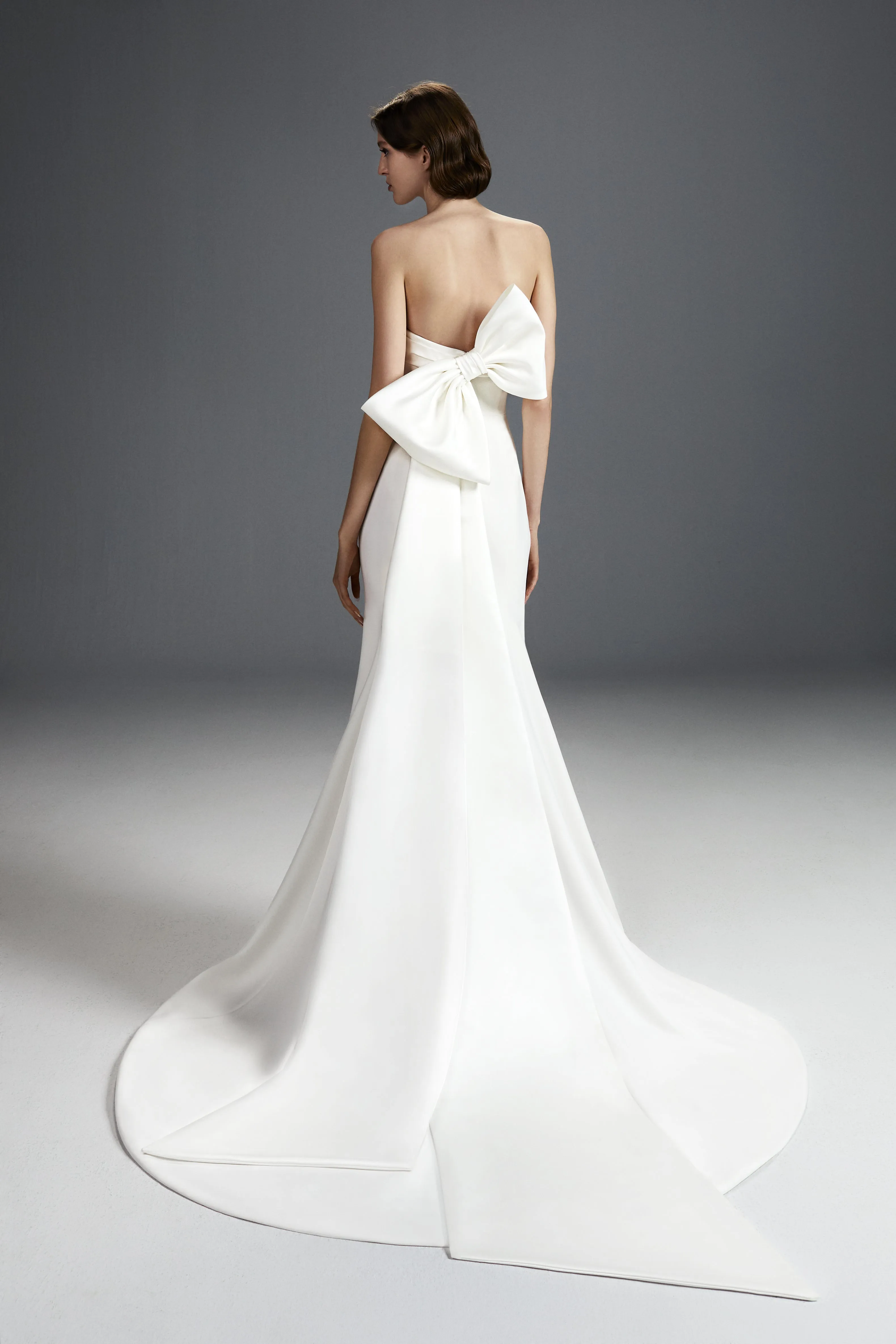 VRM385 - SCULPTED BOW GOWN sold by Viktor & Rolf product image thumbnail 2