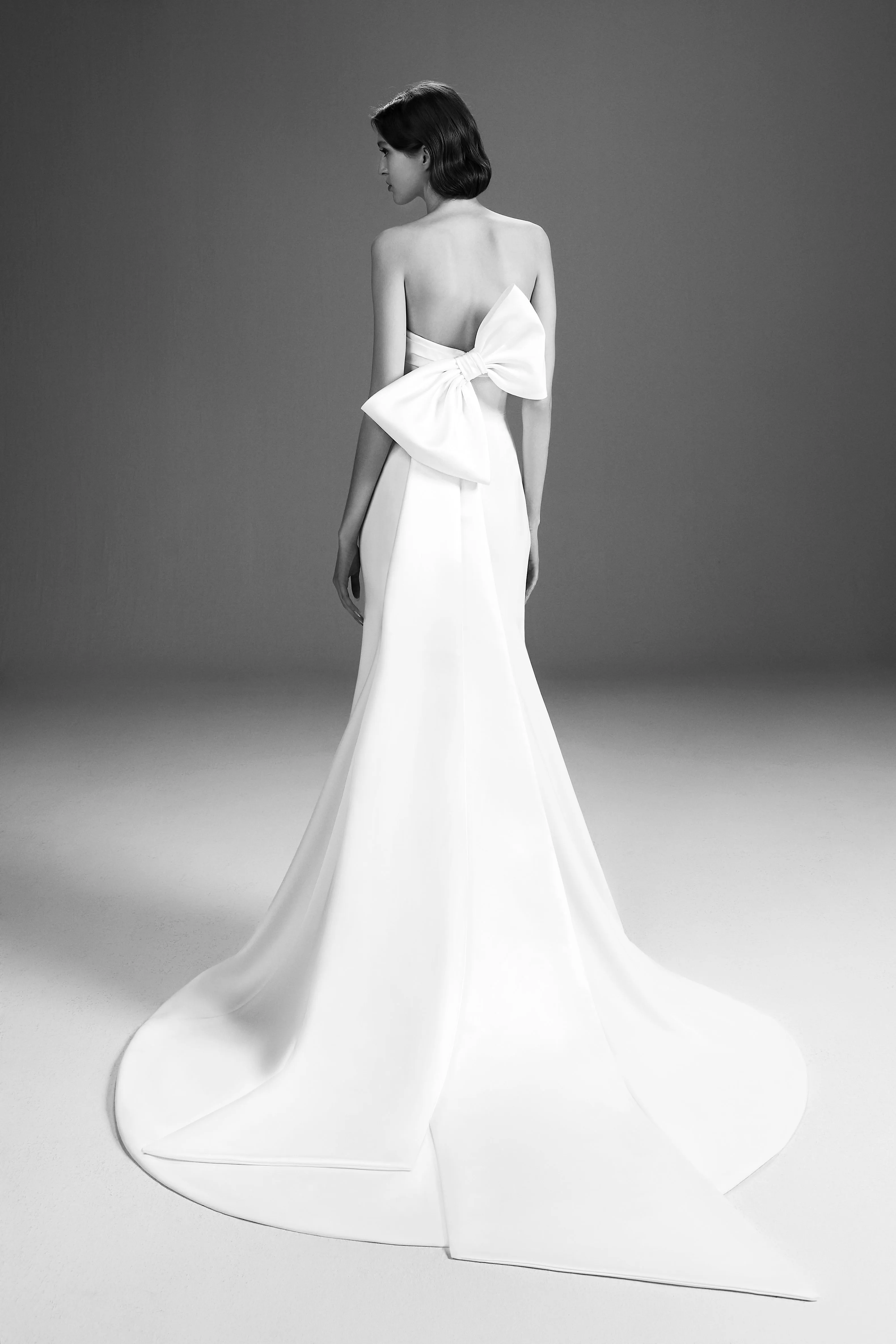 VRM385 - SCULPTED BOW GOWN sold by Viktor & Rolf product image thumbnail 3