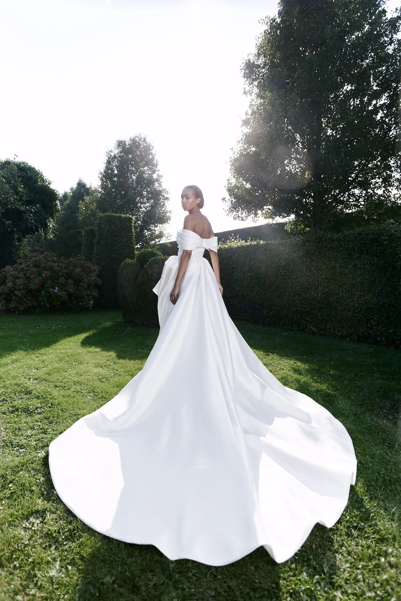 VRM460 – PICK-UP BOW GOWN sold by Viktor & Rolf product image thumbnail 2