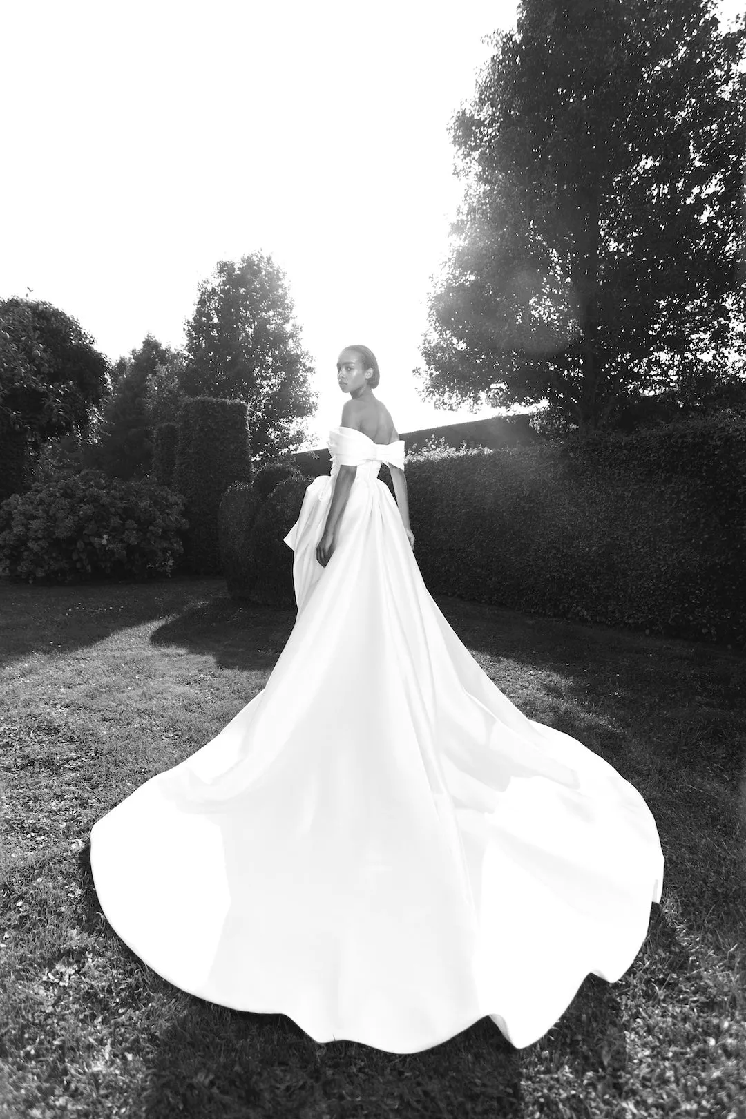 VRM460 – PICK-UP BOW GOWN sold by Viktor & Rolf product image thumbnail 4