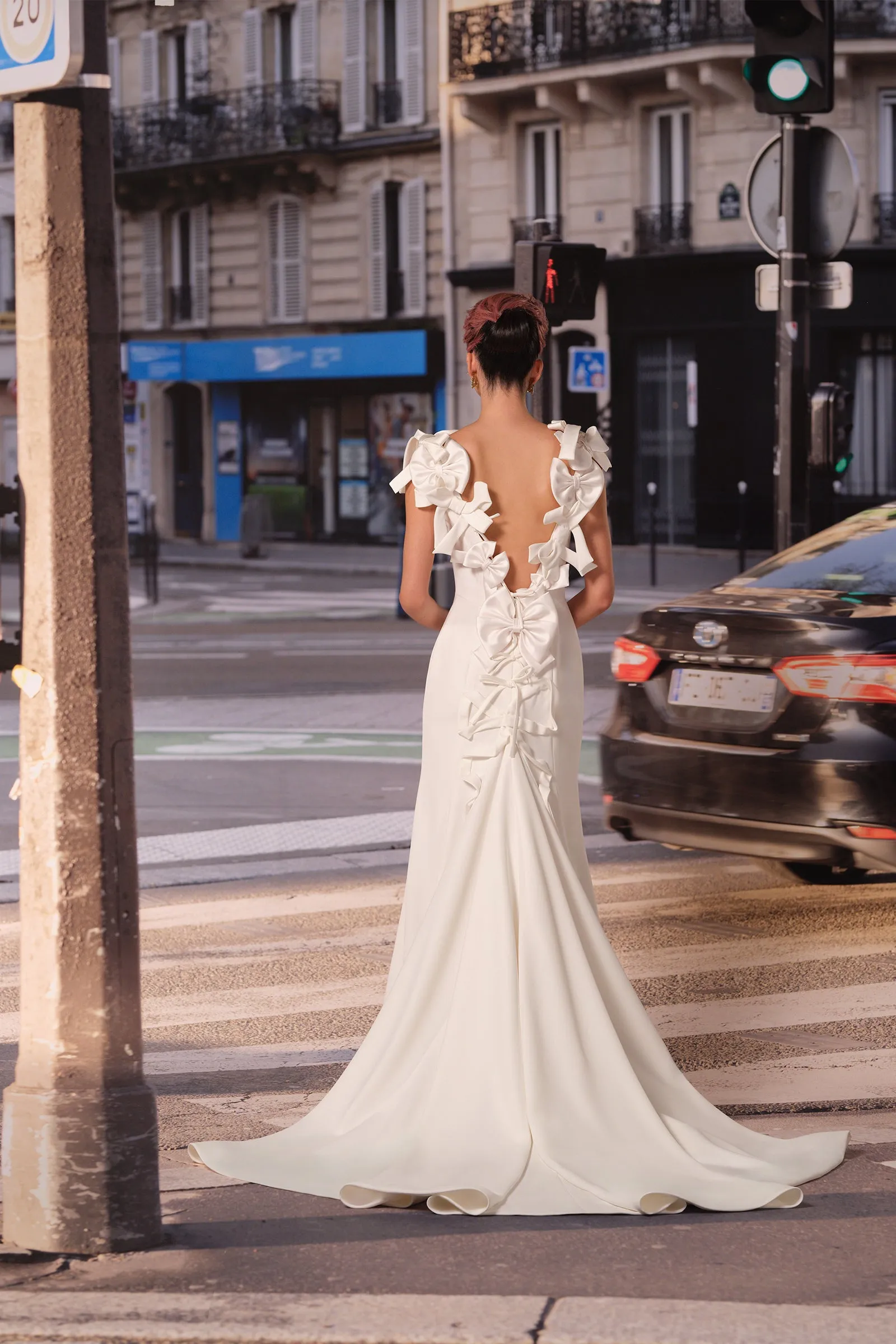 VRM493 - CASCADING BOW ABUNDANCE MERMAID GOWN sold by Viktor & Rolf product image thumbnail 2