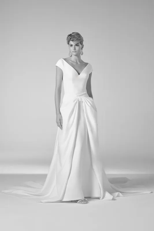 VRM489 - COUTURE KNOTTED A-LINE GOWN sold by Viktor & Rolf