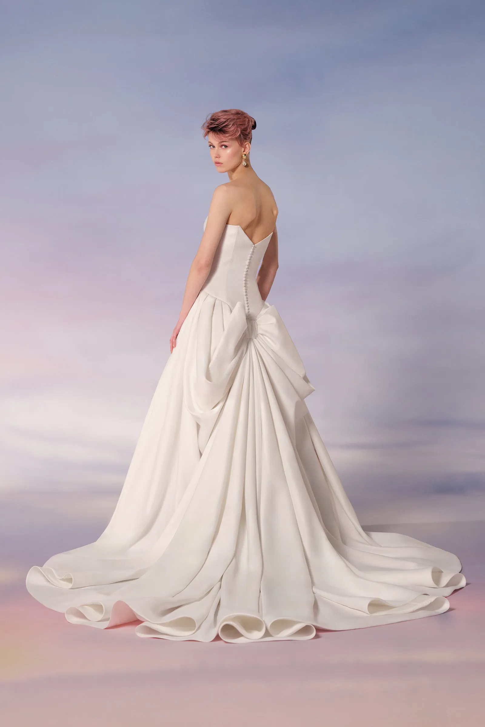 VRM485 - ROYAL BOW BUSTLE GOWN sold by Viktor & Rolf product image thumbnail 2