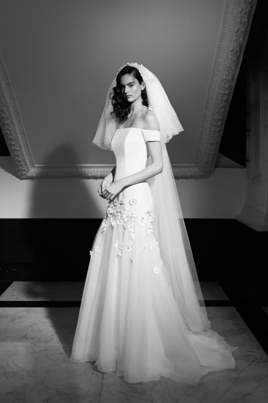 VRM294V - 60S DAISY TIERED VEIL sold by Viktor & Rolf