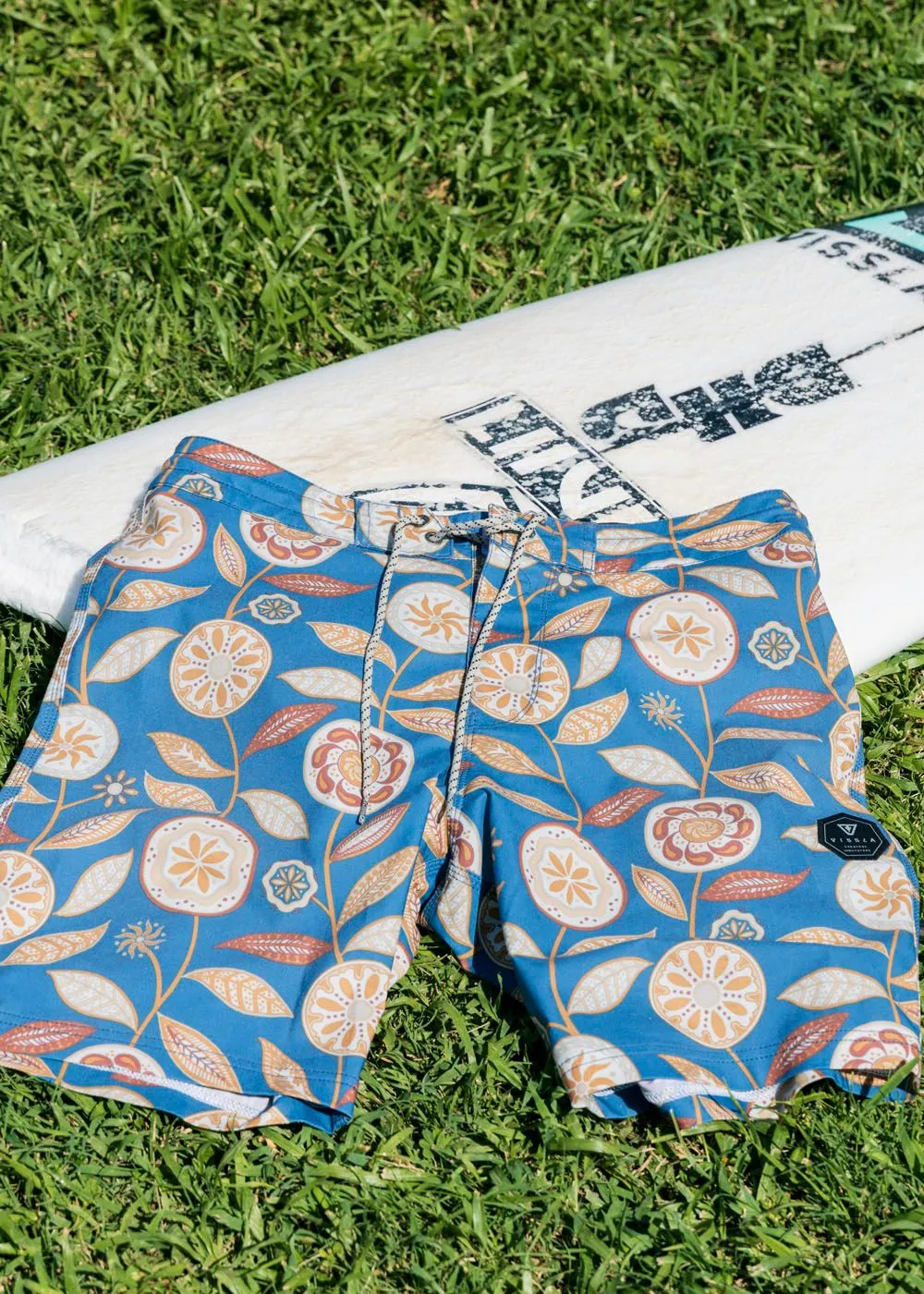 Medallions 18.5" Boardshort sold by VISSLA product image thumbnail 2