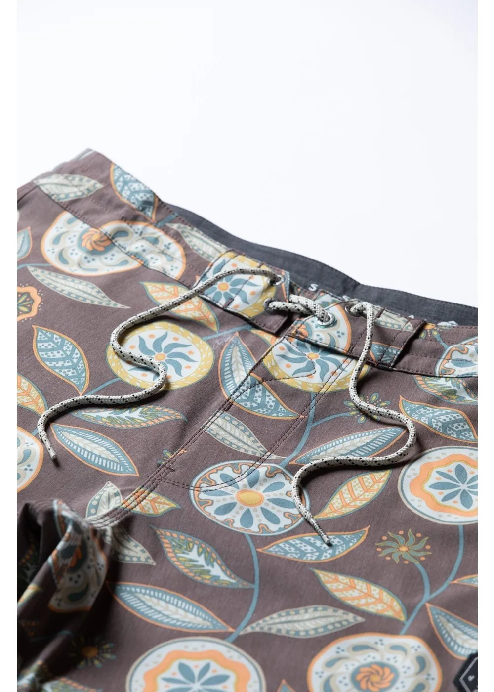 Medallions 18.5" Boardshort sold by VISSLA product image thumbnail 5