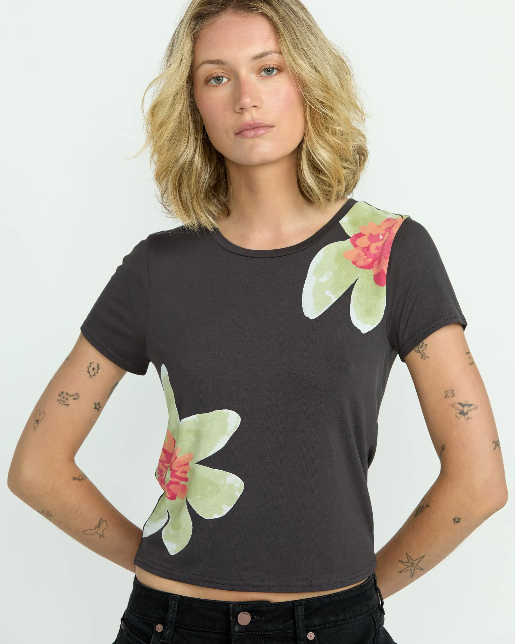 Women's Starstone Glow Short Sleeve Tee sold by Volcom product image thumbnail 5