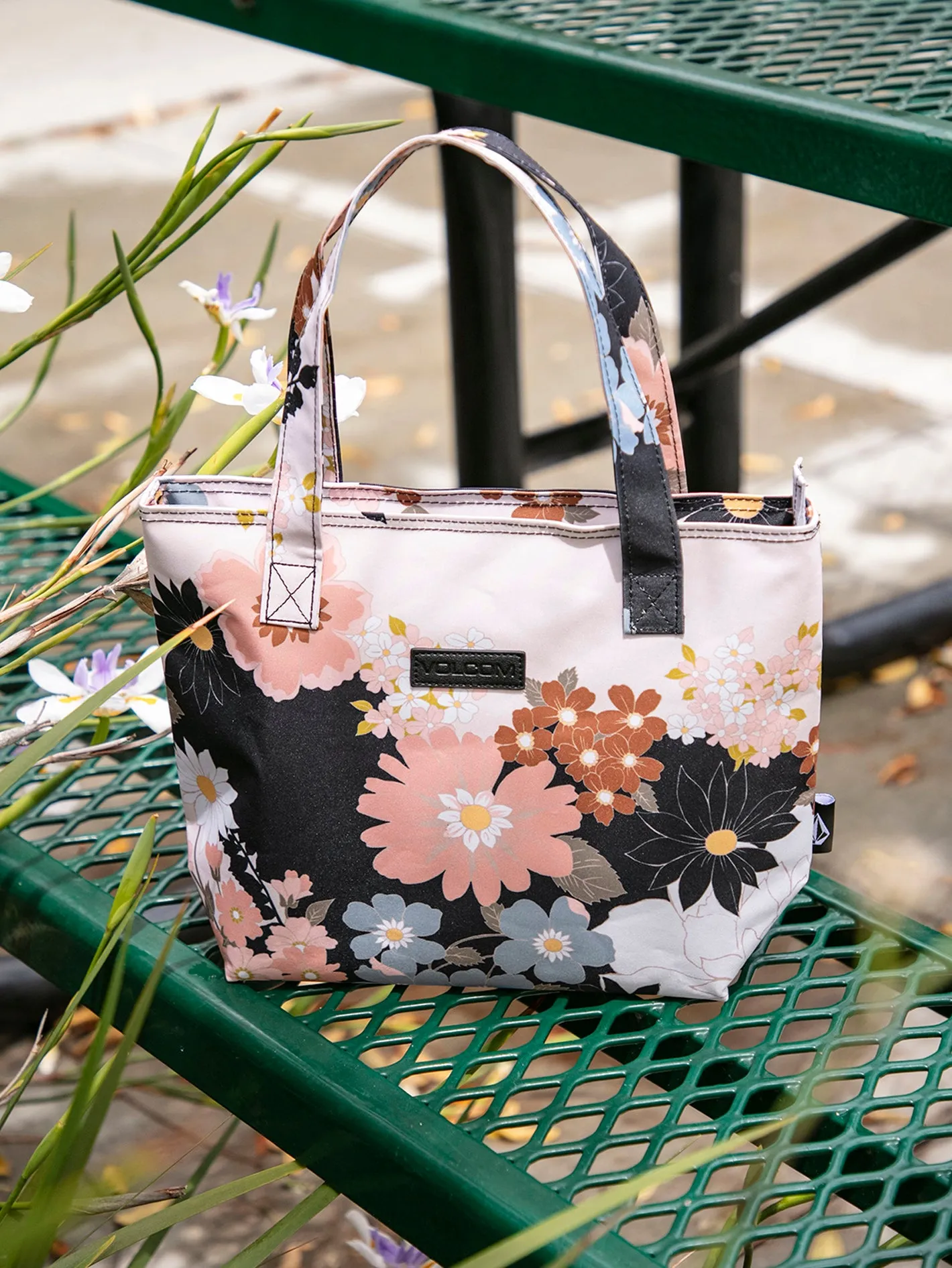 Upperclass Lunchkit - Cloud sold by Volcom product image thumbnail 4