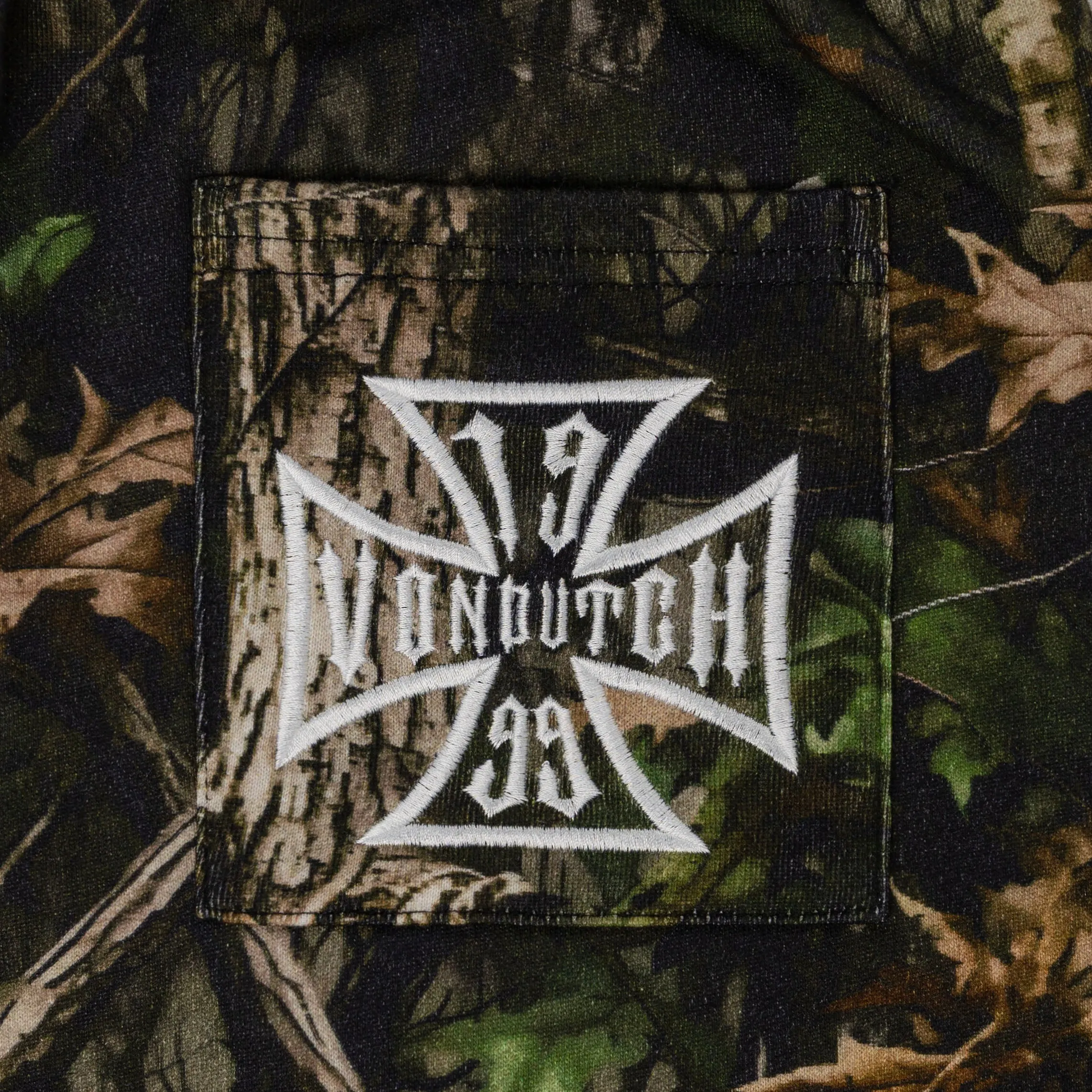 TREE CAMO - LA OVER-SIZED 3/4 SHORTS sold by Von Dutch product image thumbnail 3