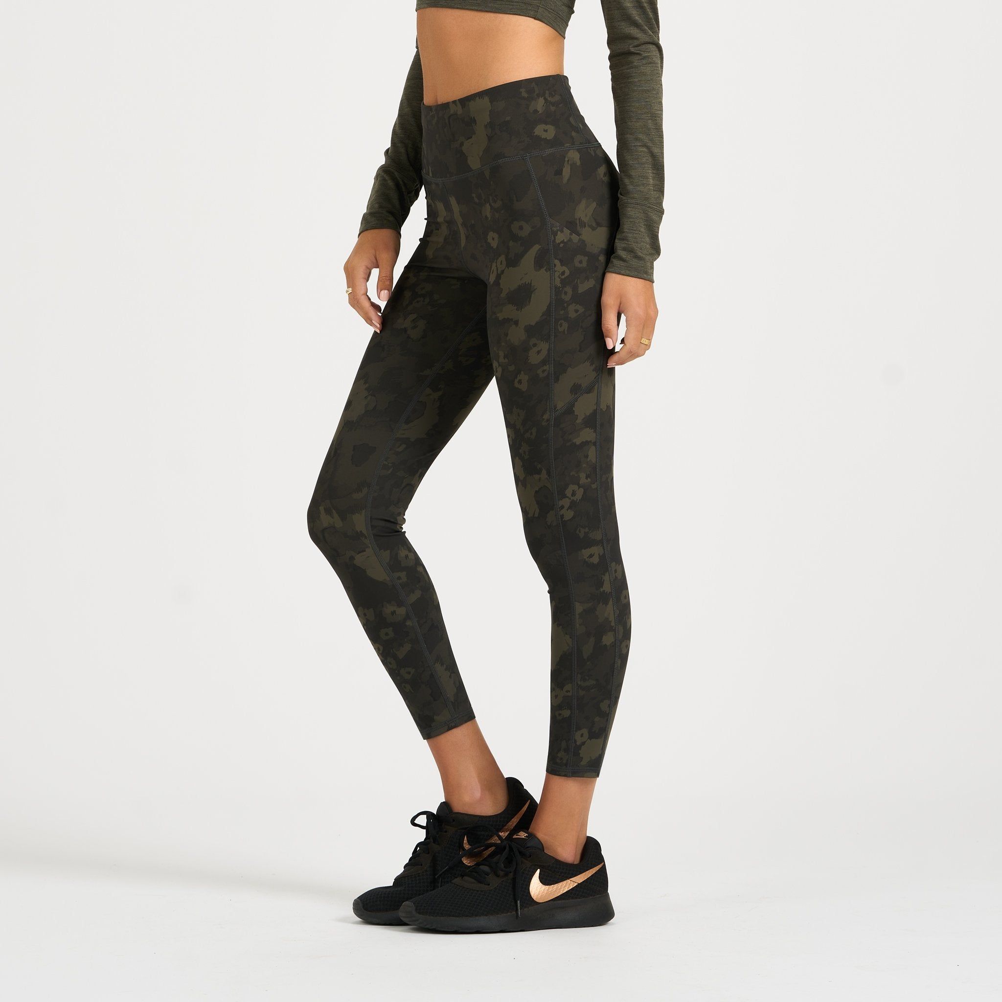 Stride Legging | Oregano Camo Flower sold by Vuori product image thumbnail 2