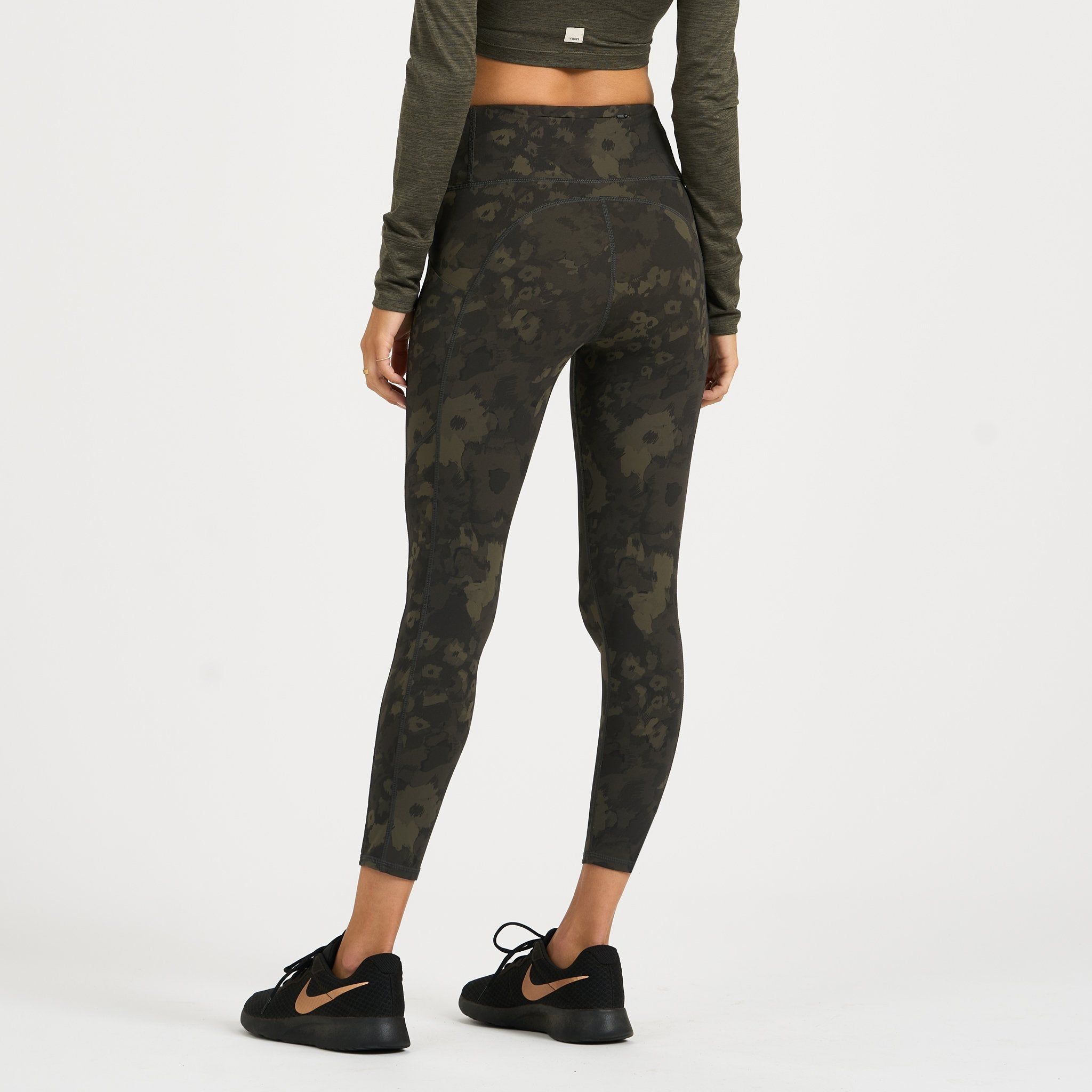 Stride Legging | Oregano Camo Flower sold by Vuori product image thumbnail 3