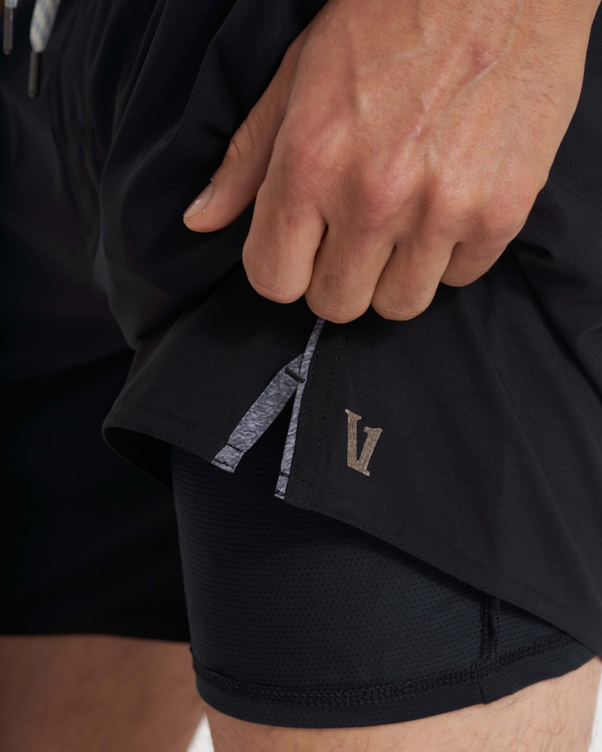 Trail Short | Black Heather Grey Stripe sold by Vuori product image thumbnail 3