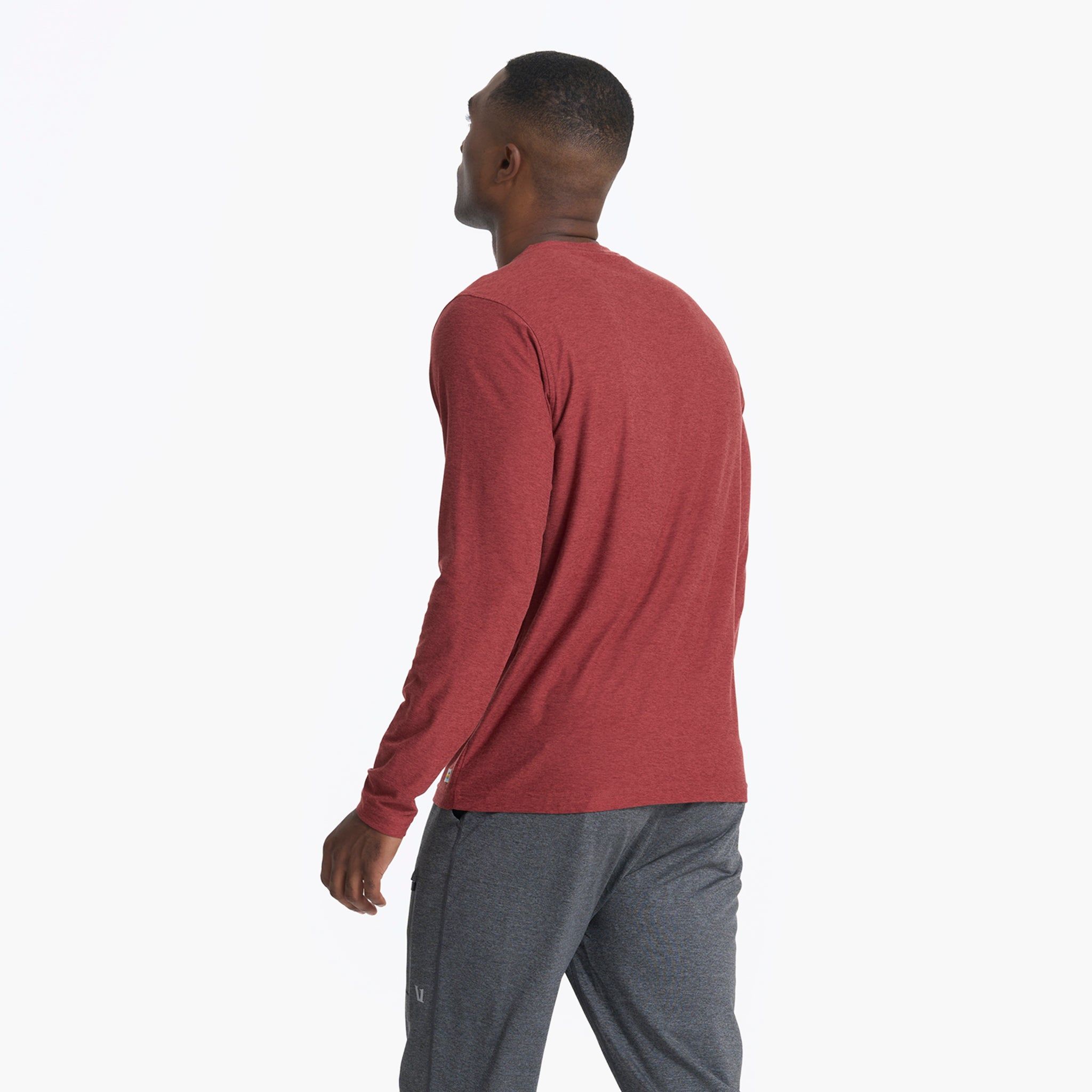 Long-Sleeve Strato Tech Tee | Currant Heather sold by Vuori