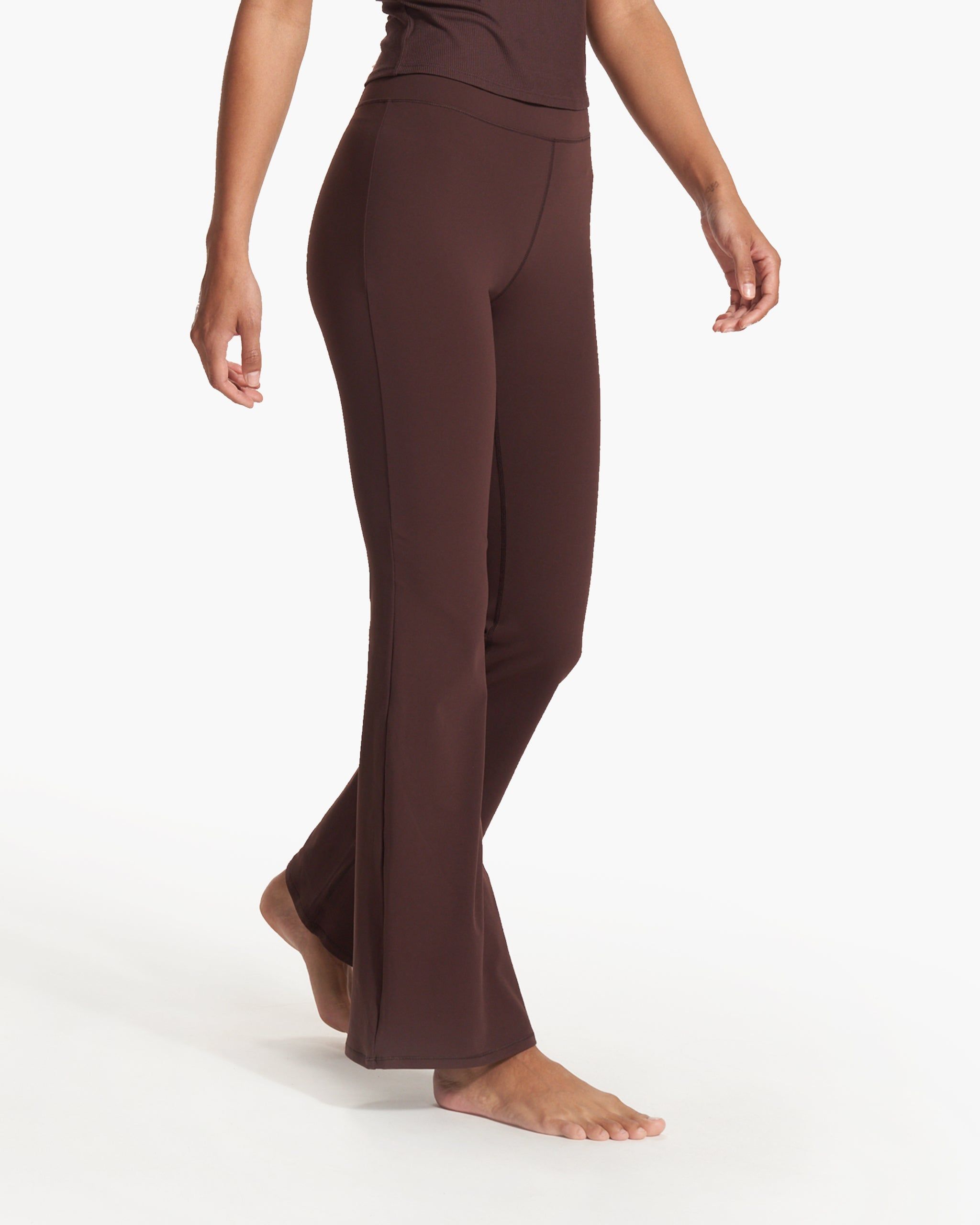 Studio Flare | Mahogany sold by Vuori product image thumbnail 2