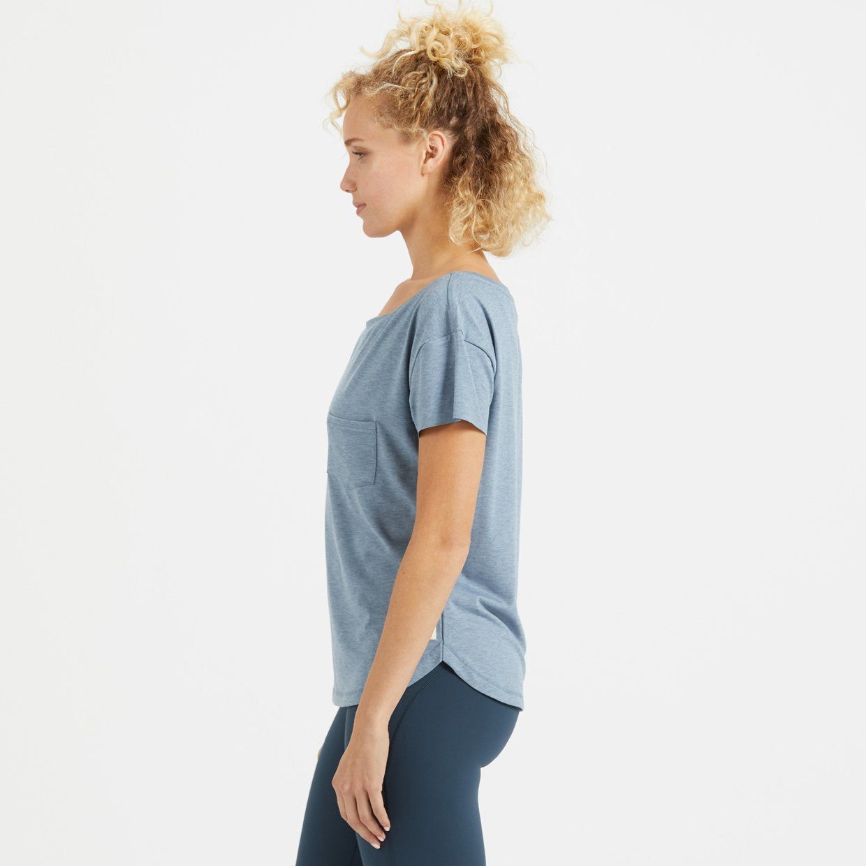 Lux Performance Tee | Cloud Heather sold by Vuori product image thumbnail 2