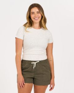 Pose Fitted Tee | White Heather sold by Vuori