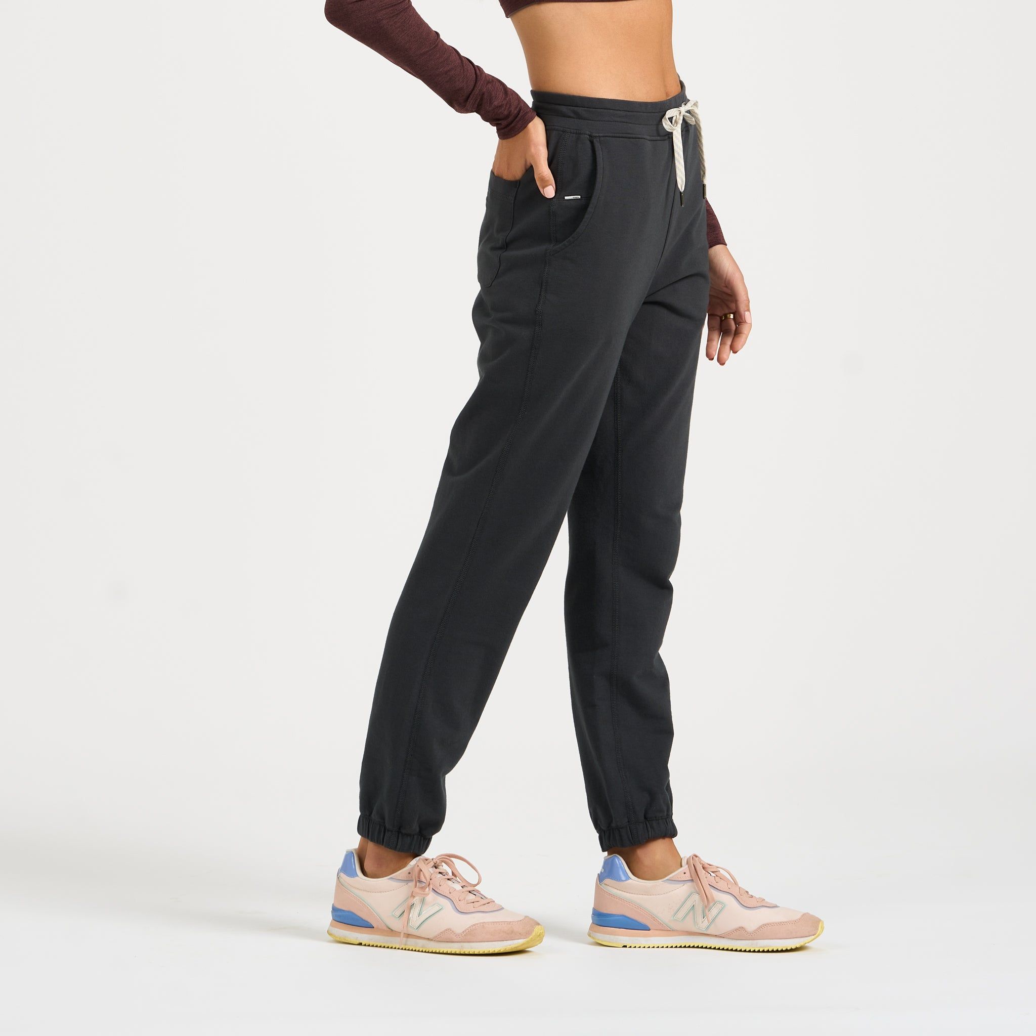 Laguna Lounge Pant 2.0 | Charcoal sold by Vuori product image thumbnail 2